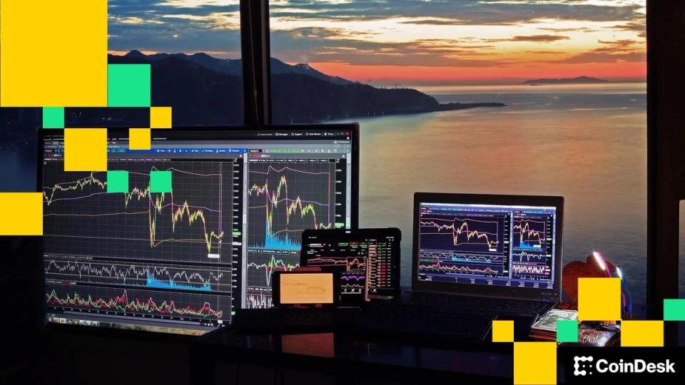 XRP, Solana See Bullish Reset in Sentiment as Bitcoin, Ether Lag