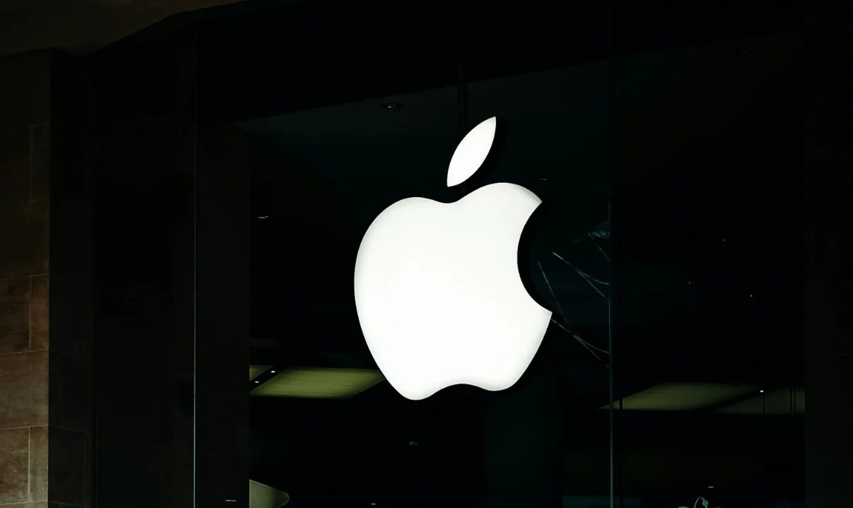 Apple leadership crisis worsens as rivals launch recruitment raid
